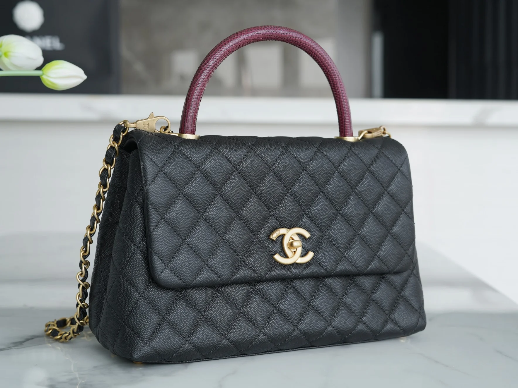 Сумка Chanel Handle 28 - с ручкой из кожи ящерицы - большая, черная