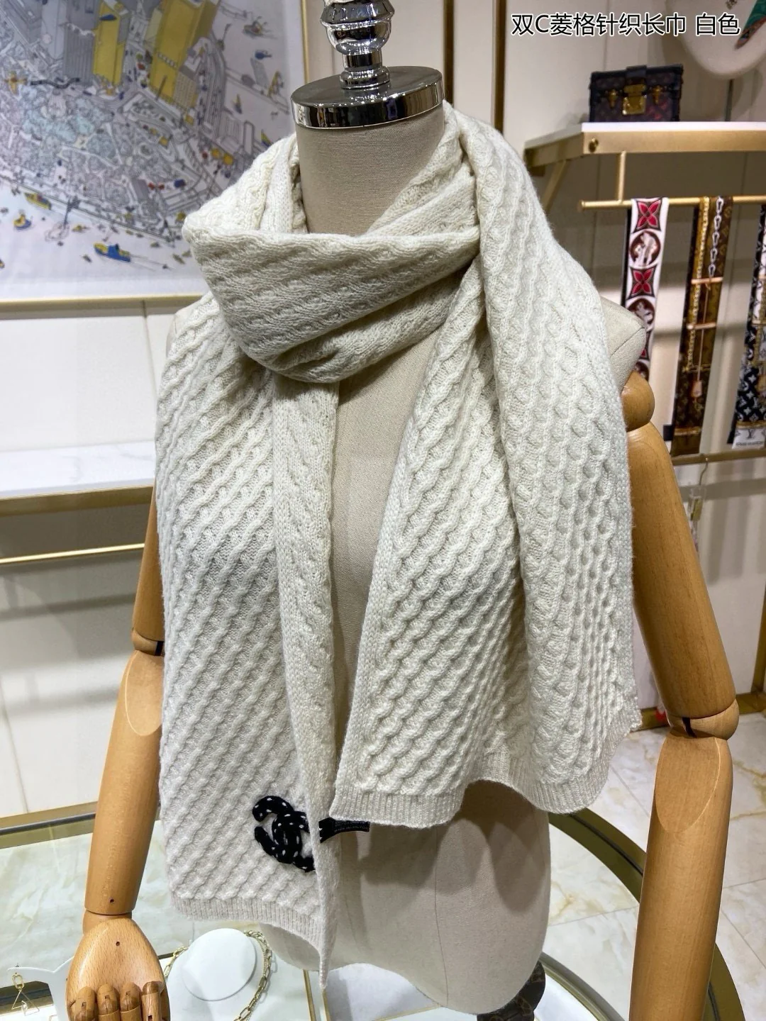 Вязаный шарф Chanel 2024 Double C Diamond Quilted Knitted Scarf - 30-160