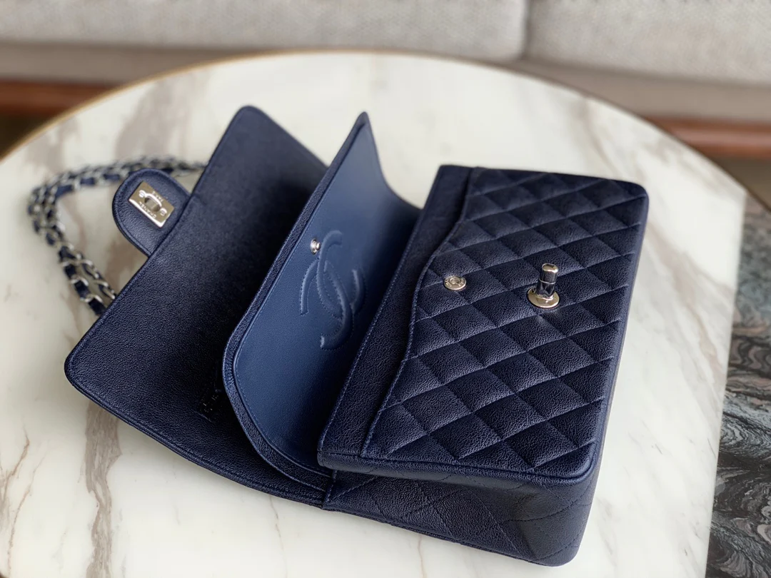 Сумка Chanel CF весна/лето 2019 — темно-синяя с серебряной пряжкой — 25 см