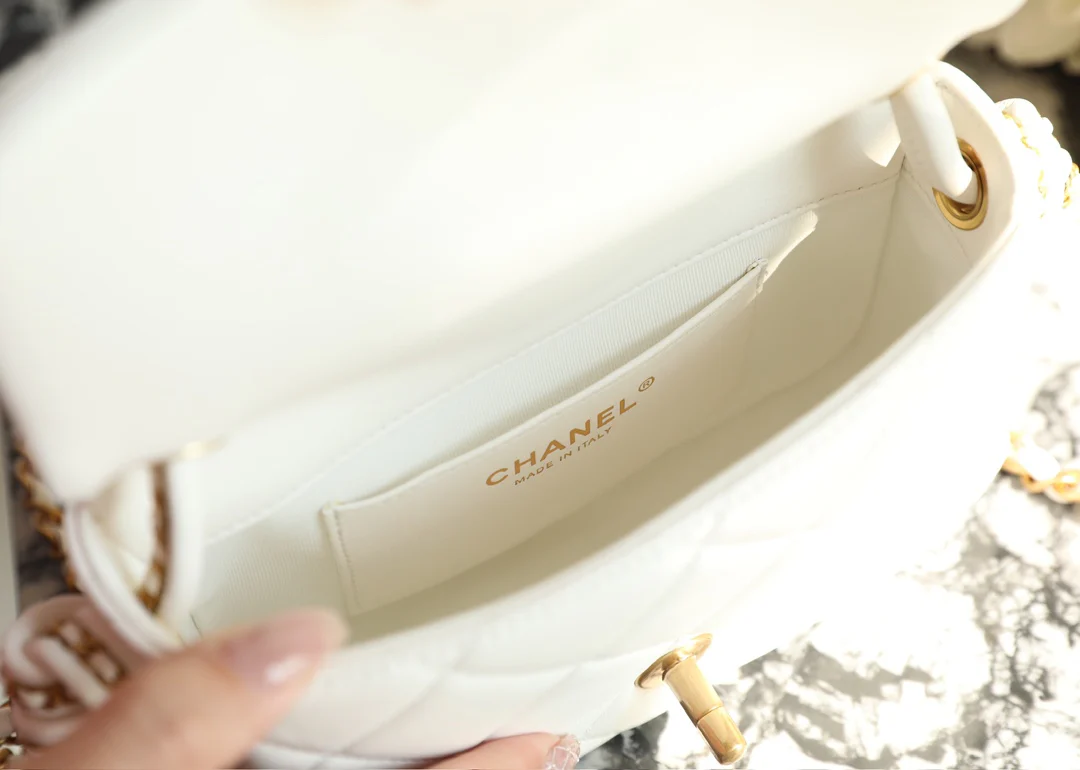 Chanel 25c - Мини-сумочка с узлом и клапаном - Белая с золотой фурнитурой