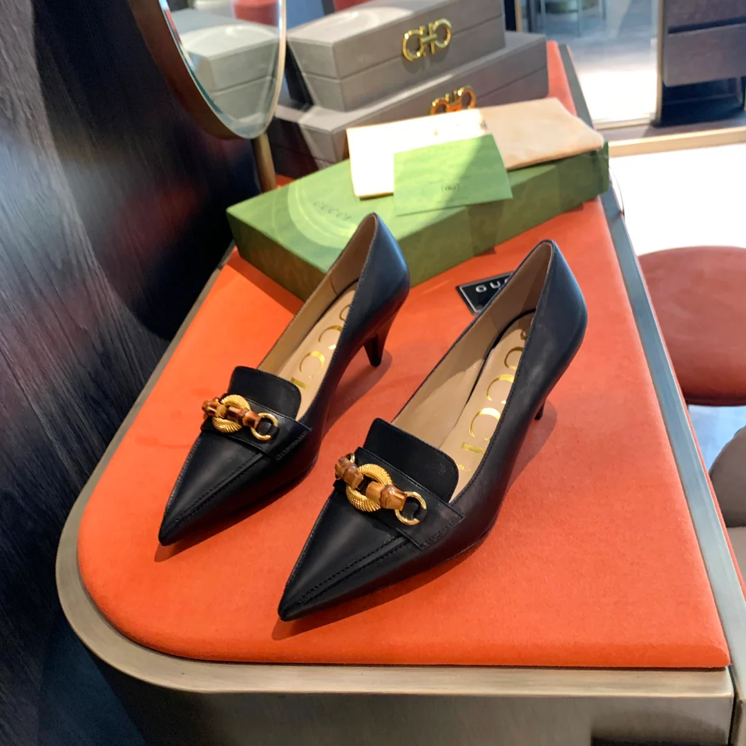 Туфли на каблуке с острым носком от Gucci