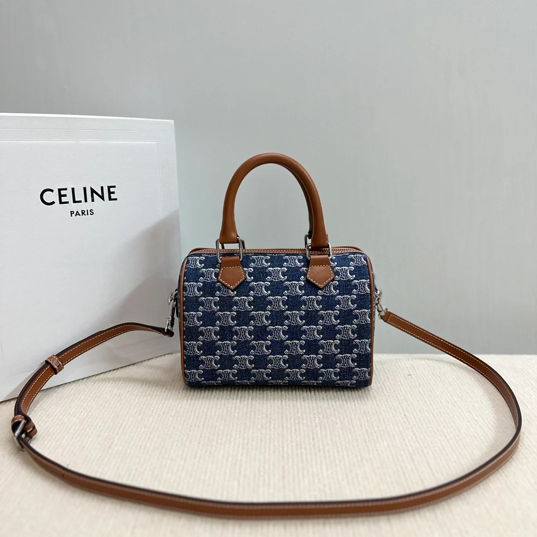 Celine – Триумфальная арка Boston Bun – Джинсы с монограммой