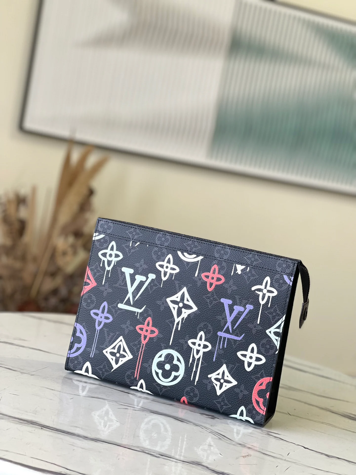 m81803-LV-pochette-voyage-клатч