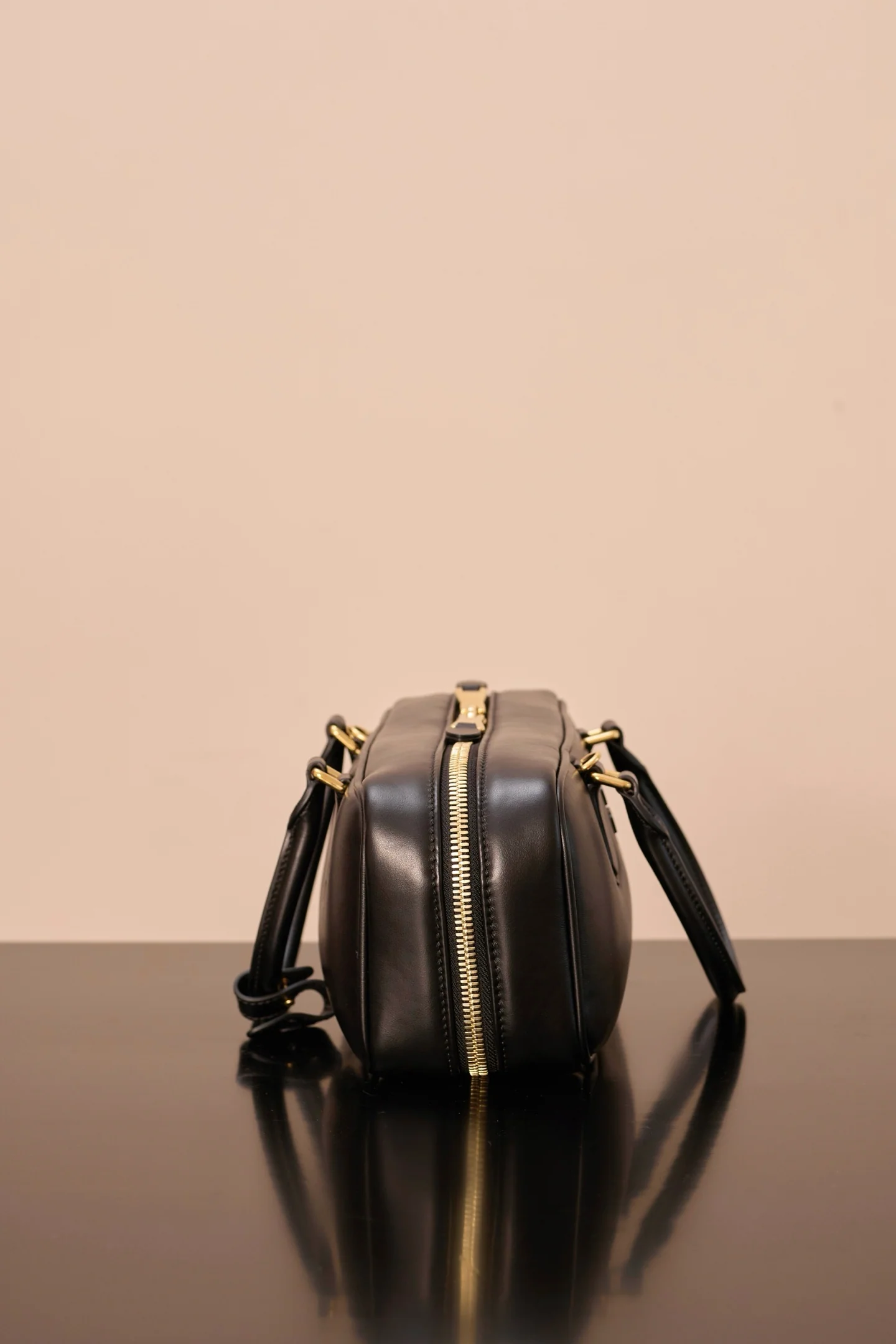 Miu Miu-5bb148m1220-???????-кожаная-сумка для боулинга-средний-черный