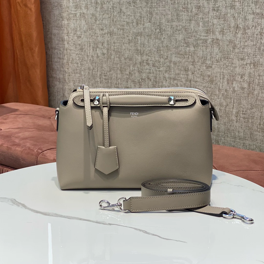 Сумка Fendi by the Way Boston — серая.