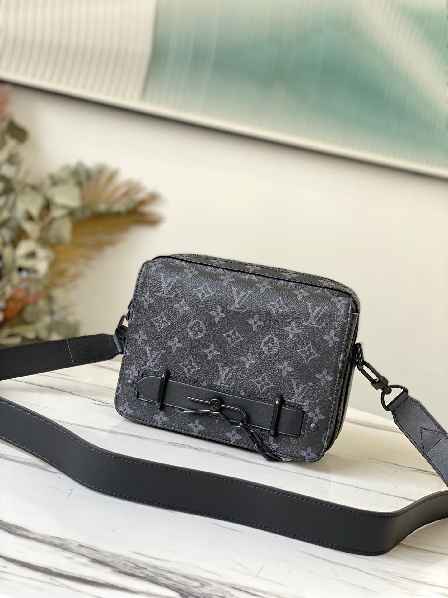 lv-m45585-steamer-messenger bag