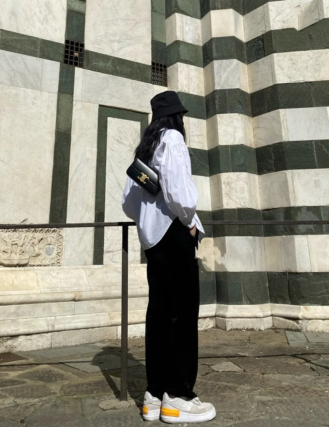 Кожаная сумка через плечо Celine Triomphe - черная