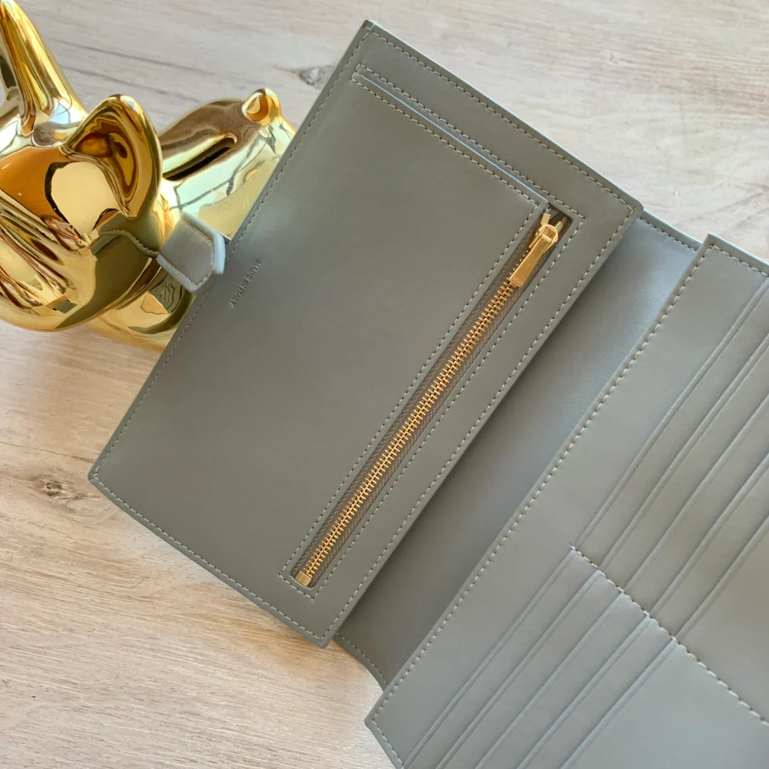 Длинный кошелек Celine - Кошелек с ремешком из крупнозернистой телячьей кожи - 10