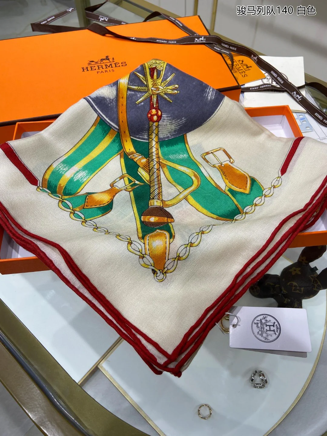 Квадратный шарф Hermes с изображением лошадей - 140 см - 70% кашемир - 30% шелк - белый