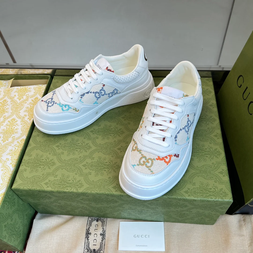 Gucci - Новинка сезона осень/зима 2022 - Белые кроссовки с вышивкой