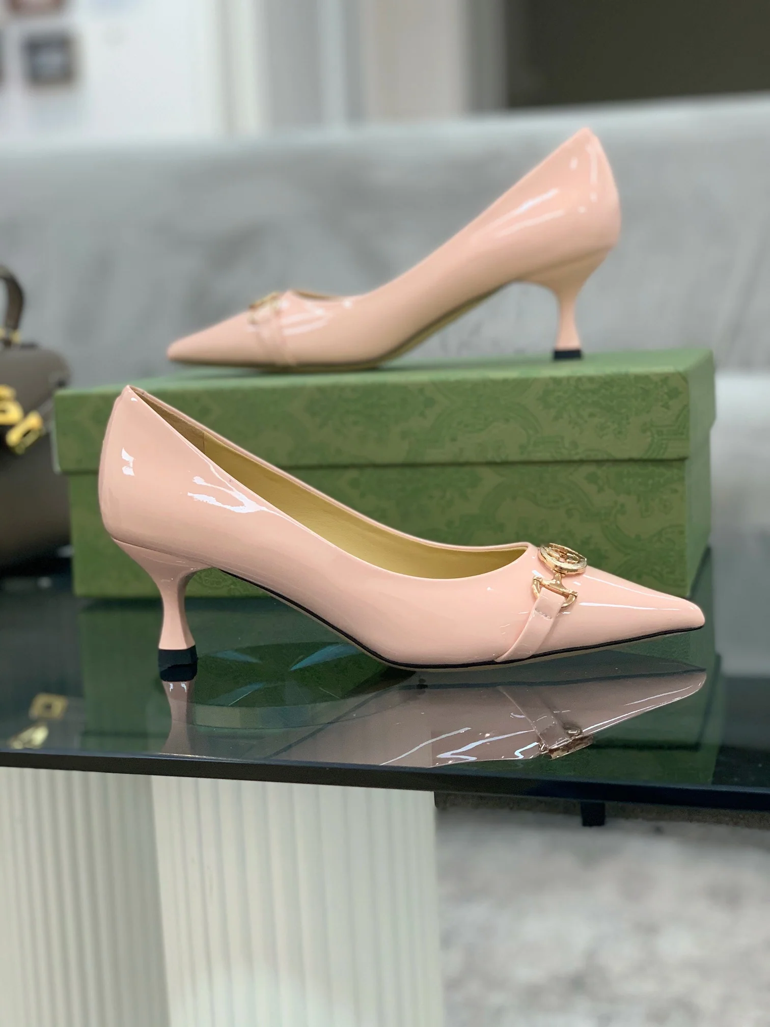 Туфли на высоком каблуке с острым носком от Gucci - розовые