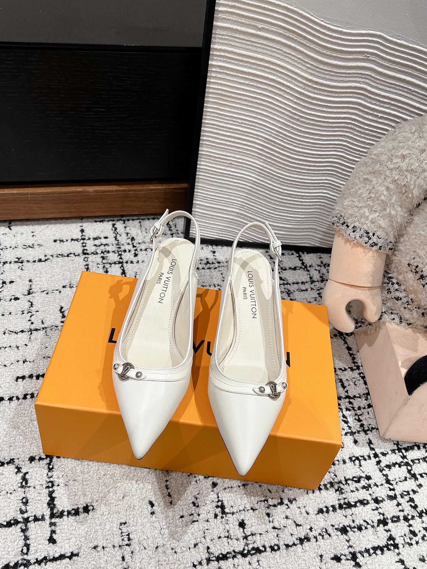 Винтажные туфли на высоком каблуке с острым носком, бренд G, модель 2024, белые.