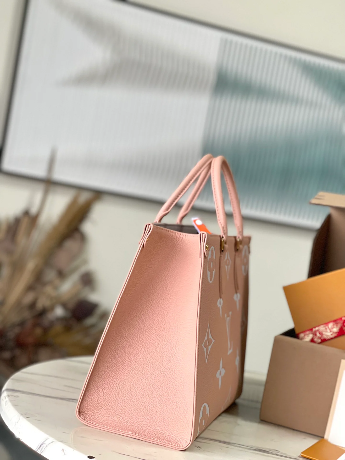 m46286-LV-onthego-mm-pink