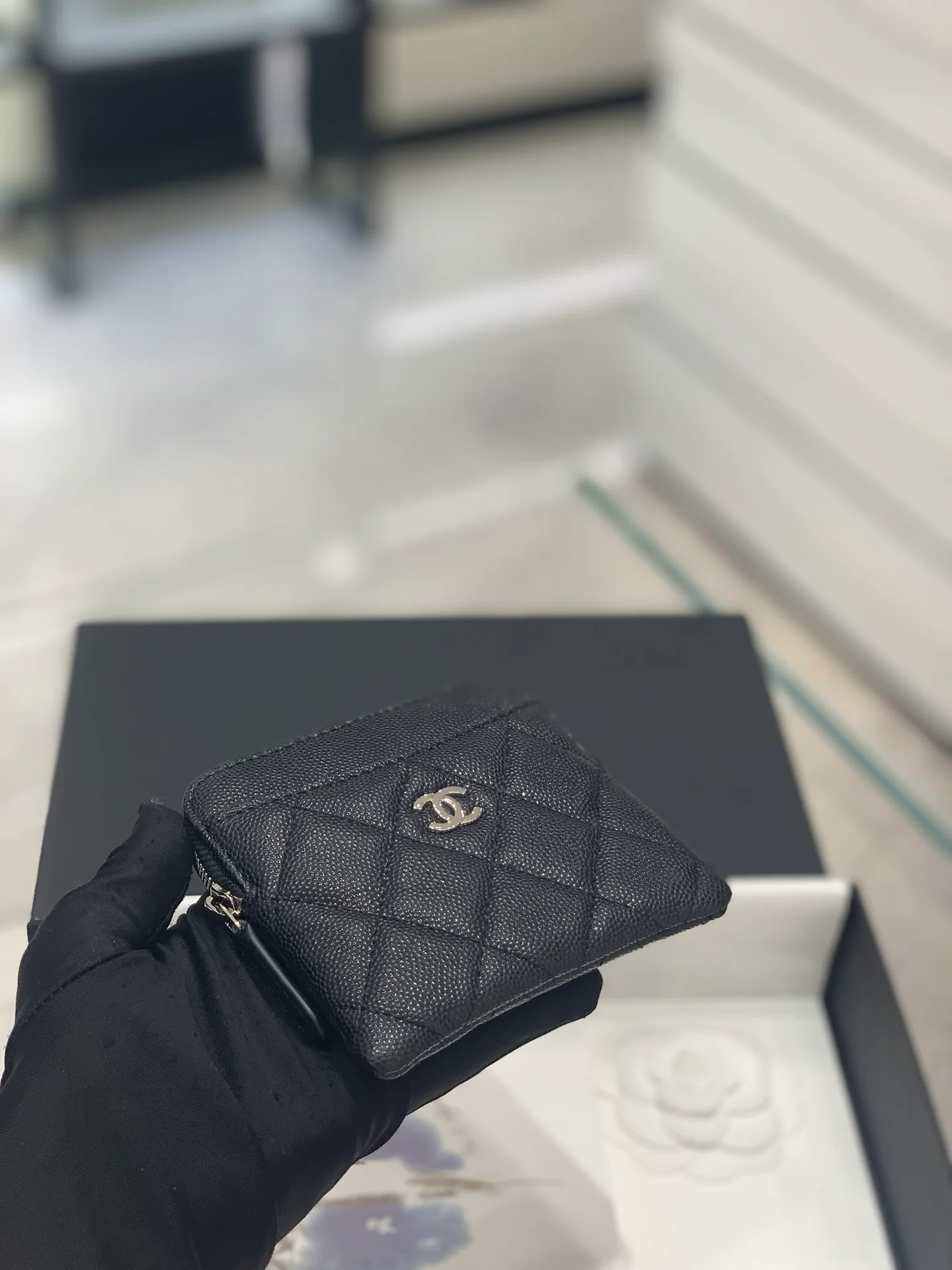 Кошелек-держатель для карт Chanel 22B на молнии - черный