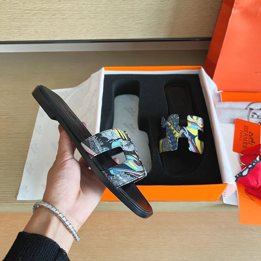 Сандалии Hermes-h на плоской подошве