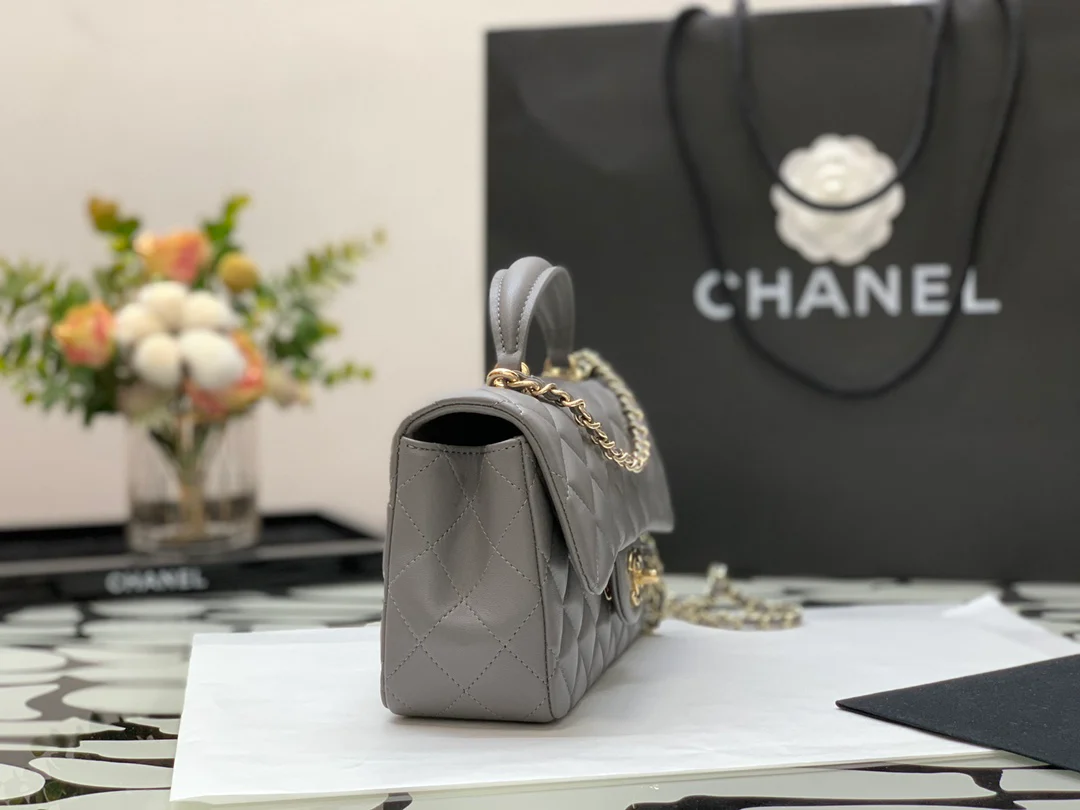 Весенняя коллекция Chanel 2022 - сумка CF - серая