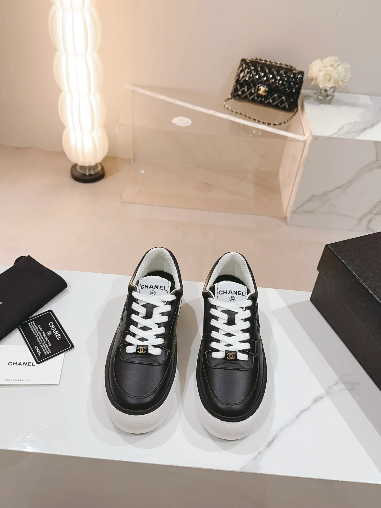 Новые поступления коллекции Chanel весна/лето 2023 - Кроссовки - Повседневные кроссовки - Черные