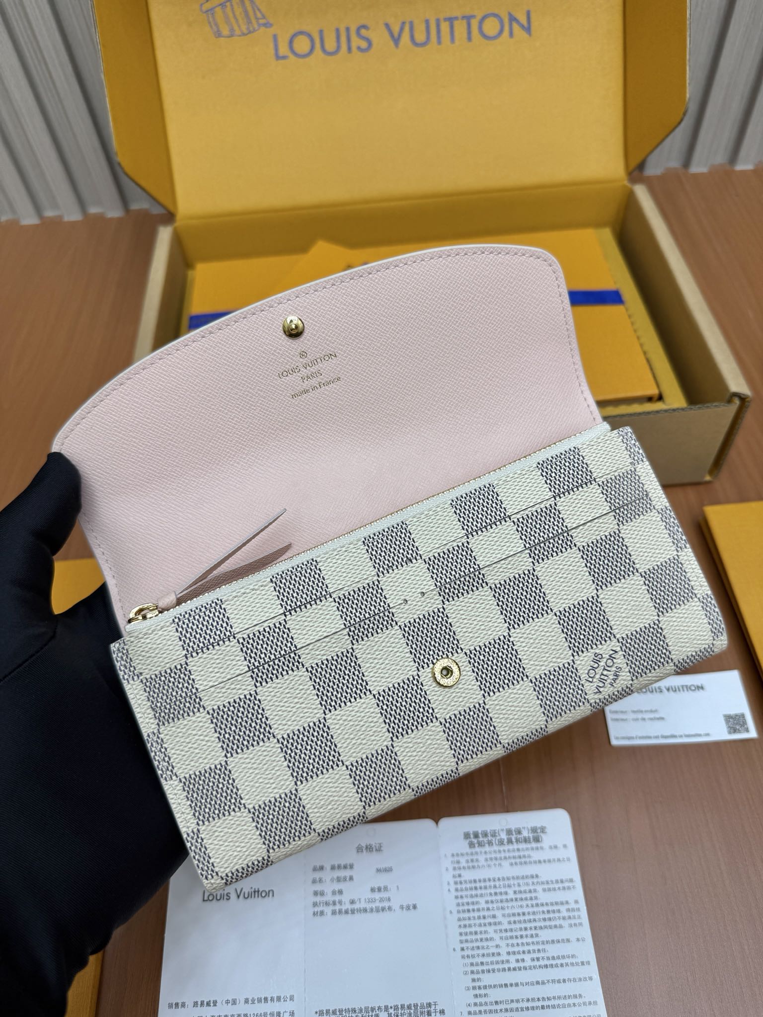 LV-n41625 - Кошелек из цельной стали