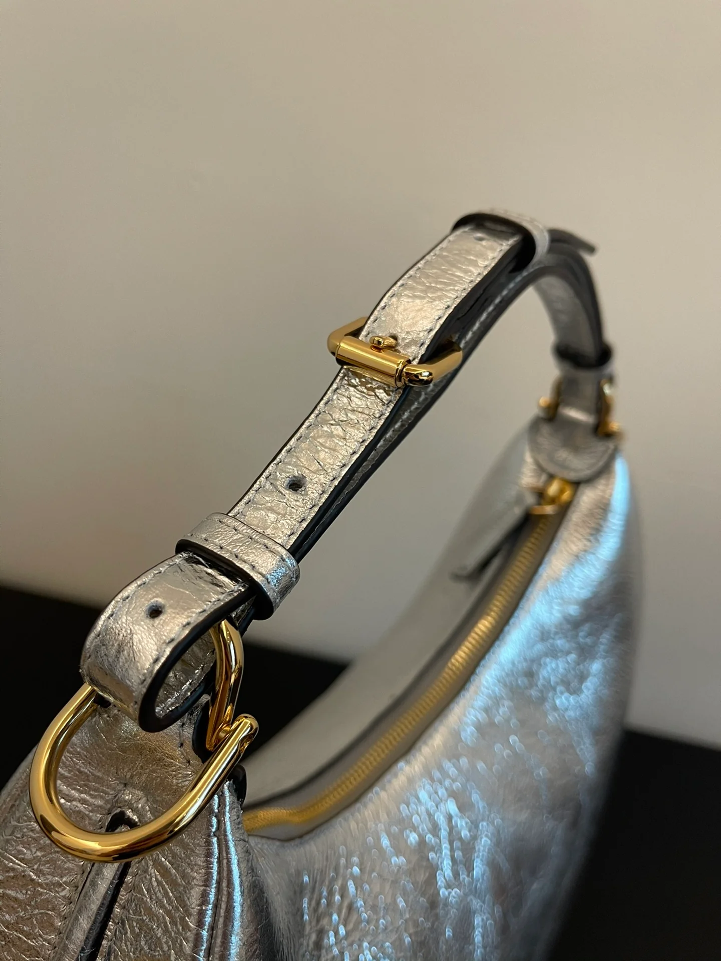 Fendi-fendigraphy - Маленькая серая кожаная сумка под мышку