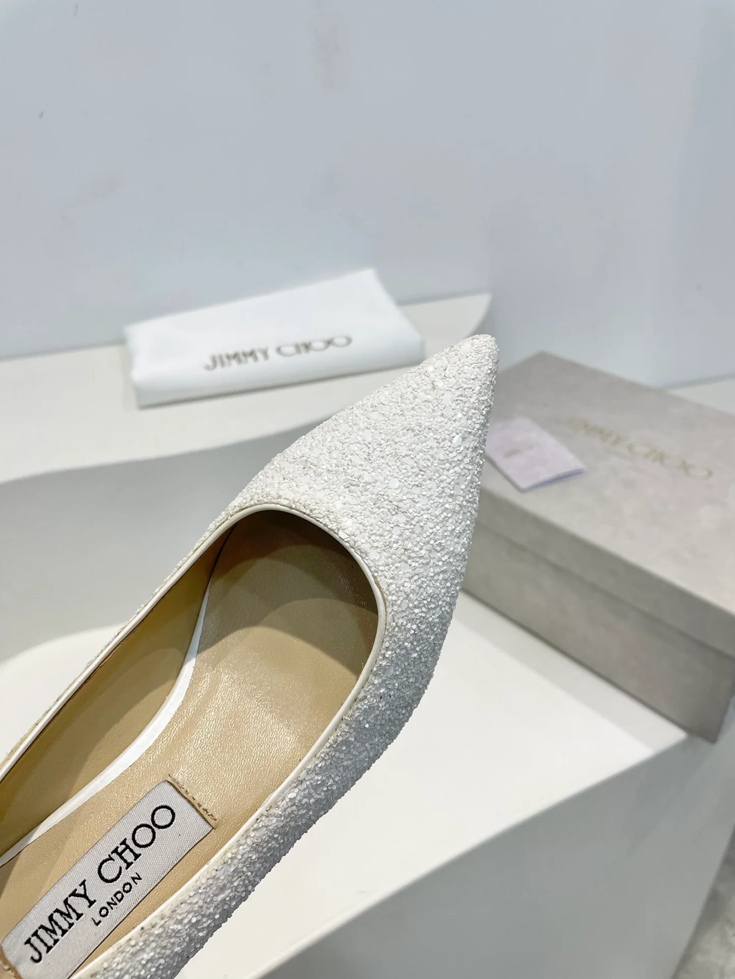 Туфли-лодочки Jimmy с острым носком на шпильке - белые