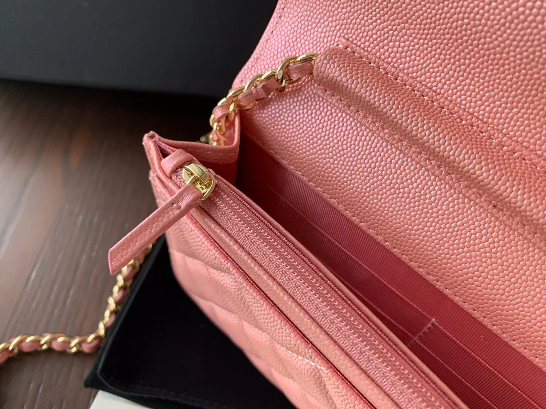 Chanel WOC Жемчужный узор в виде шариков, пуговица из телячьей кожи с эмалью