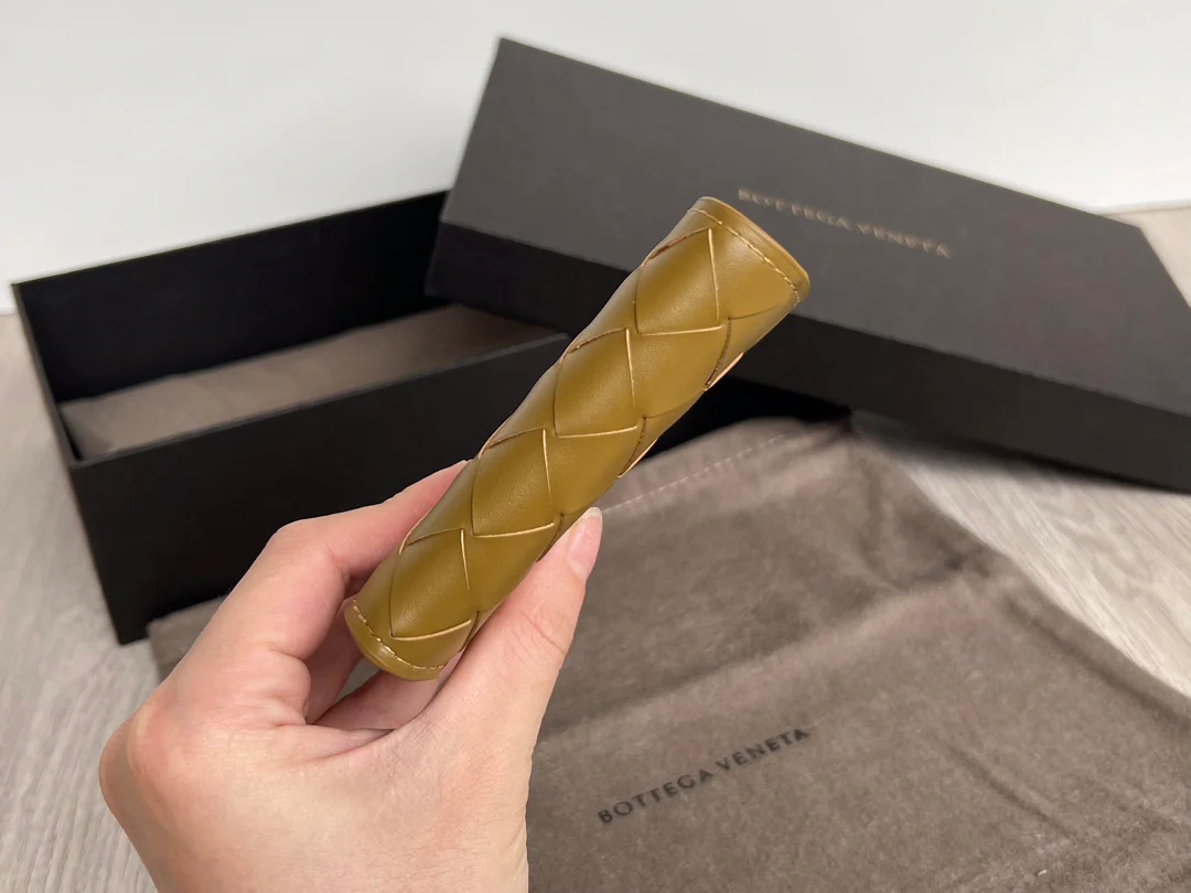 BV-中宽 编织 两折扣短夹 牛皮 11.5x9.5cm