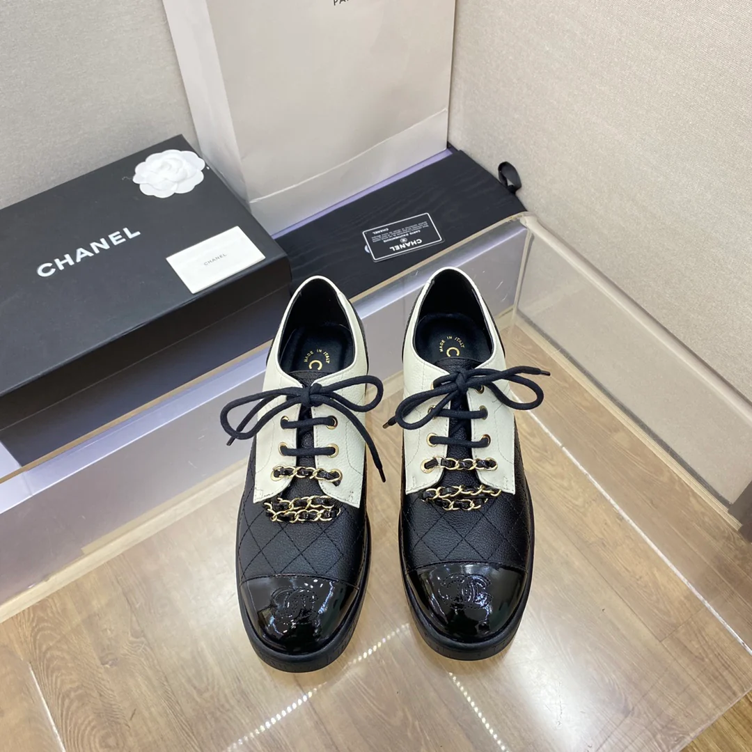 Chanel - Лоферы на платформе с цепочкой и шнуровкой