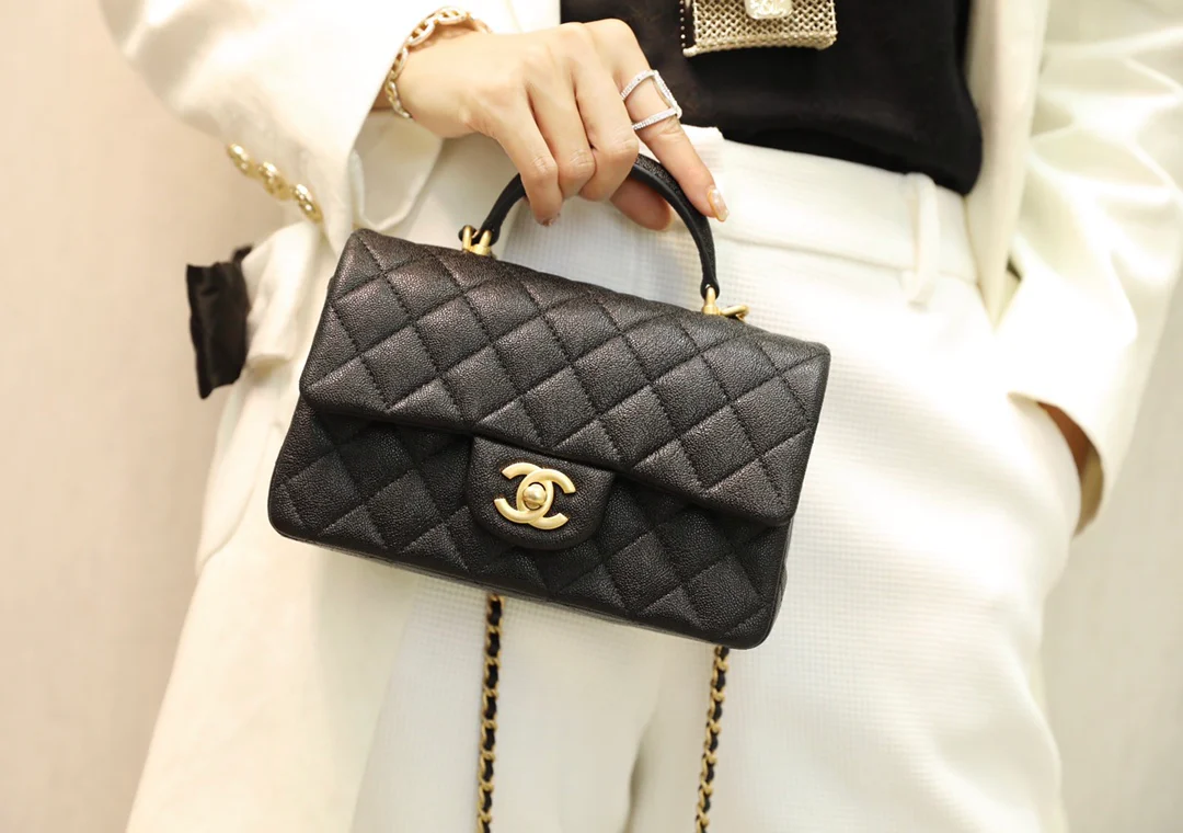 Сумка Chanel Coco Handle - выстиранная телячья кожа с текстурой 