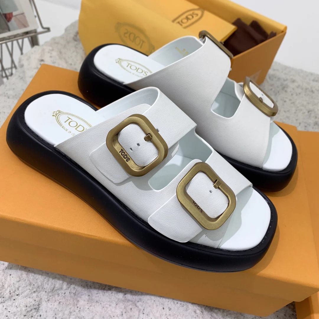 Весенне-летняя коллекция Tods: сандалии/тапочки на платформе.