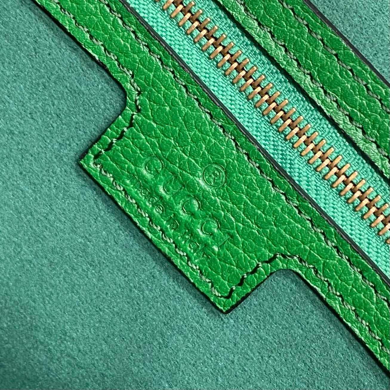 Весенняя коллекция Gucci 2023 — сумка через плечо ?Полумесяц?