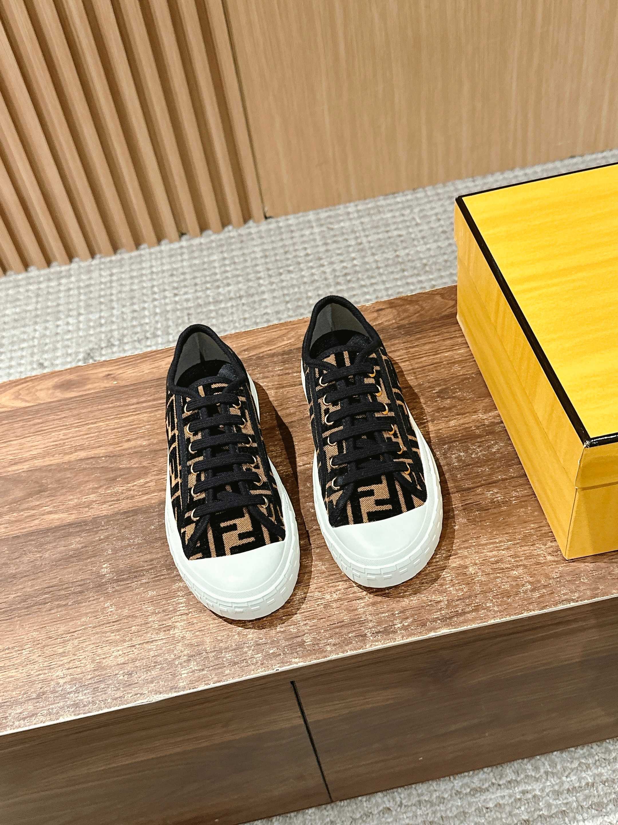 Кед Fendi - Повседневные балетки - Монограммный цвет