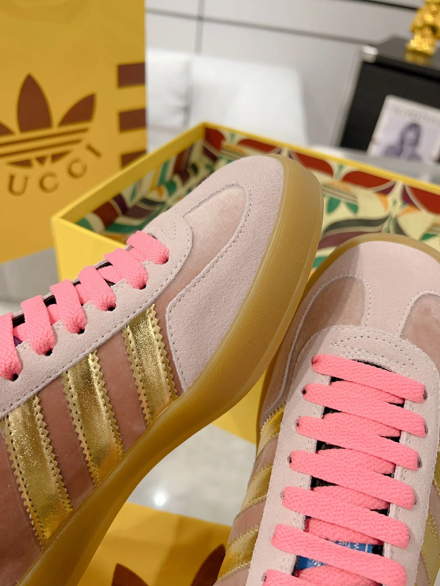 Новинка сезона осень/зима 2023 от Gucci - Коллаборация - Немецкие кроссовки для тренировок - Розовый абрикос