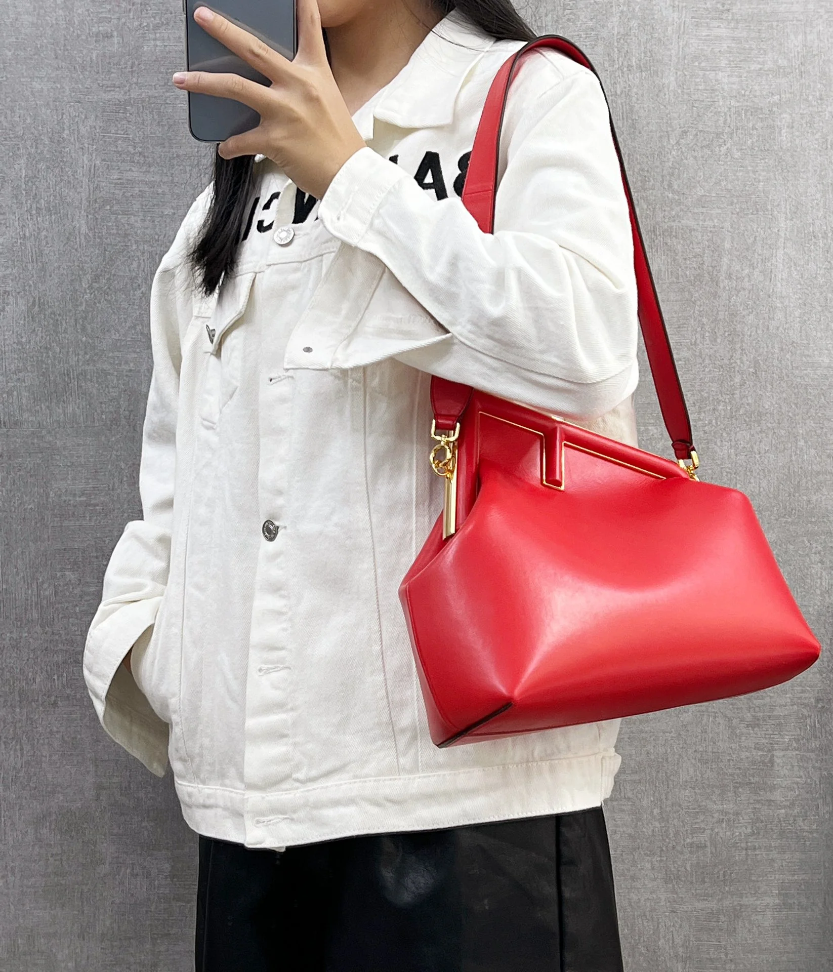 Средняя красная кожаная сумка Fendi First