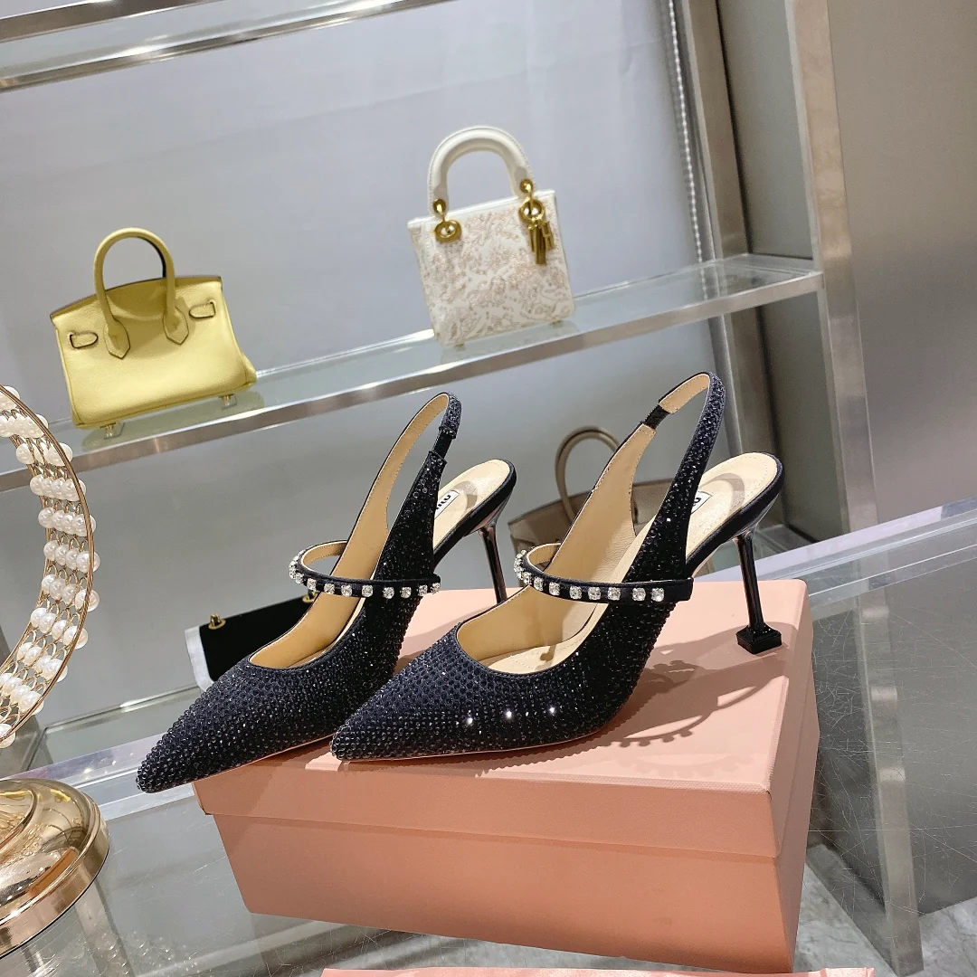 Новинки коллекции Miu Miu весна/лето 2022 — Туфли на шпильке — Черные