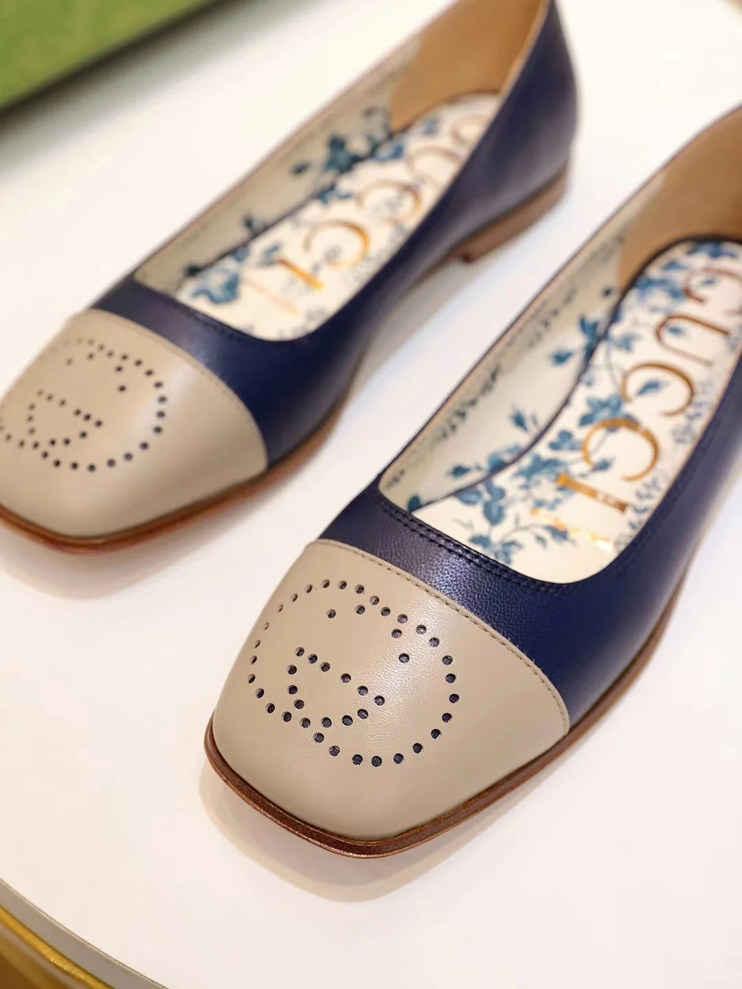 Балетки Gucci - Туфли на плоской подошве - 1