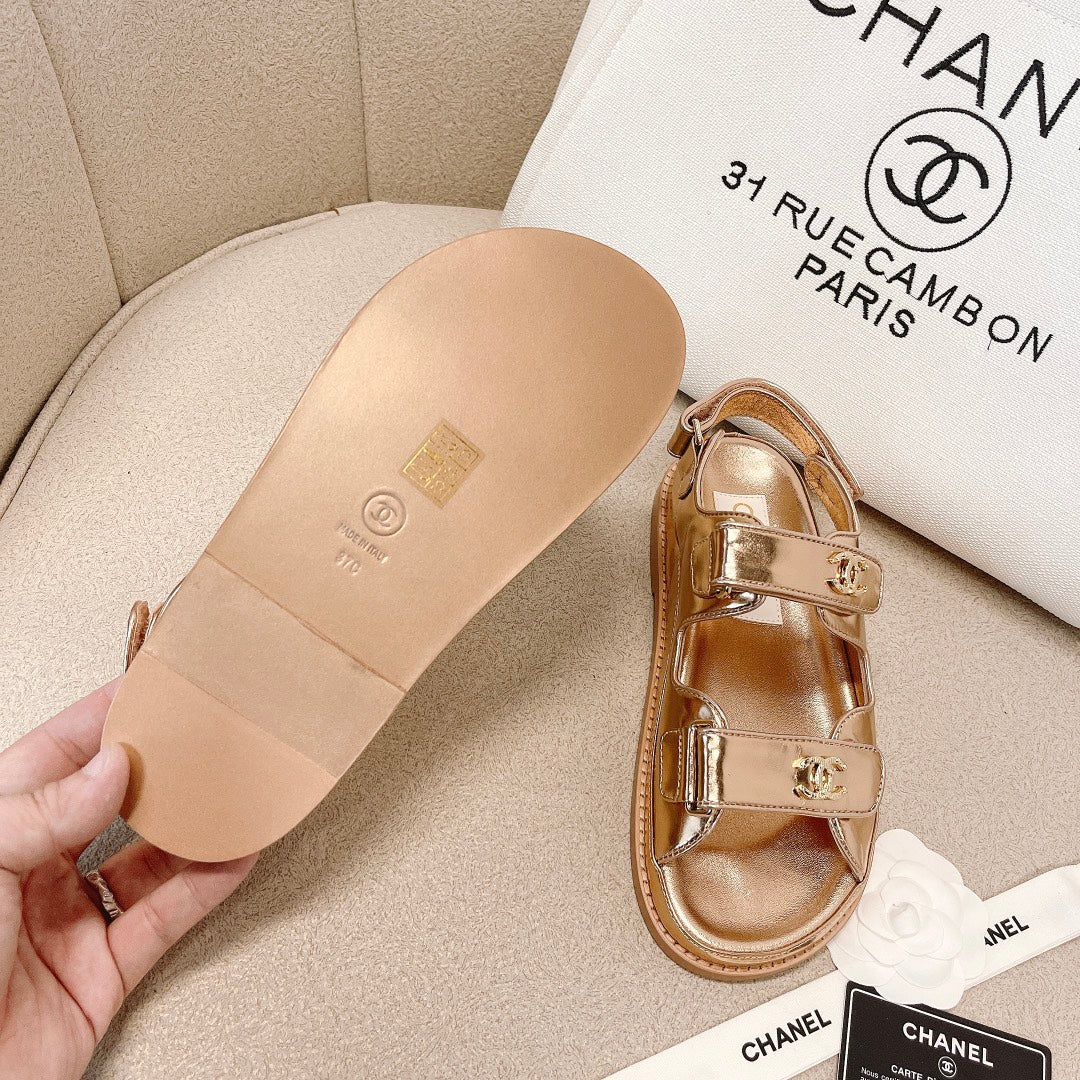 Chanel - Золотистые кожаные сандалии в клетку