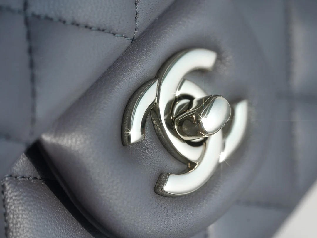 Chanel - Новая гармошка с ручкой, украшенной стразами - Серая