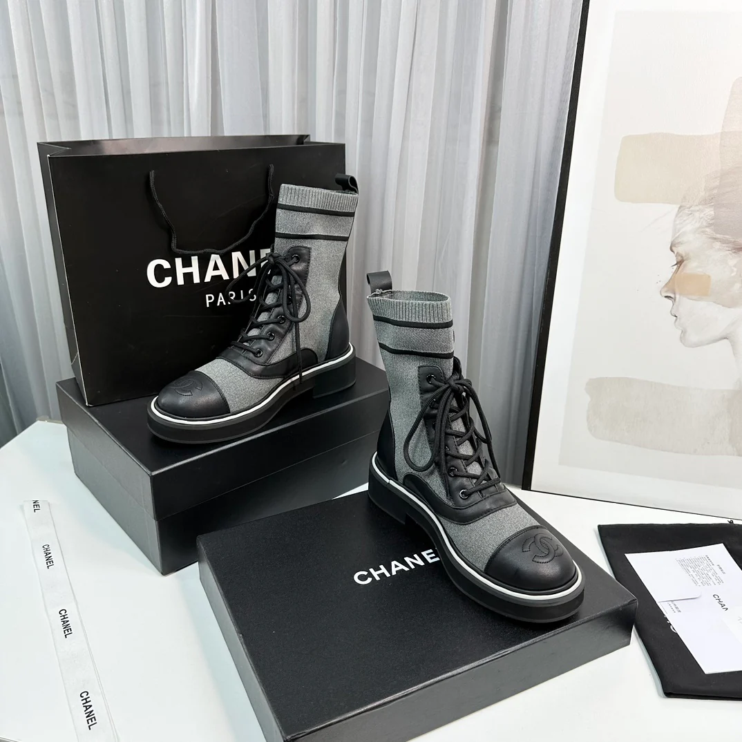Новинка сезона осень/зима 2023 от Chanel - Ботильоны-носки - Серые