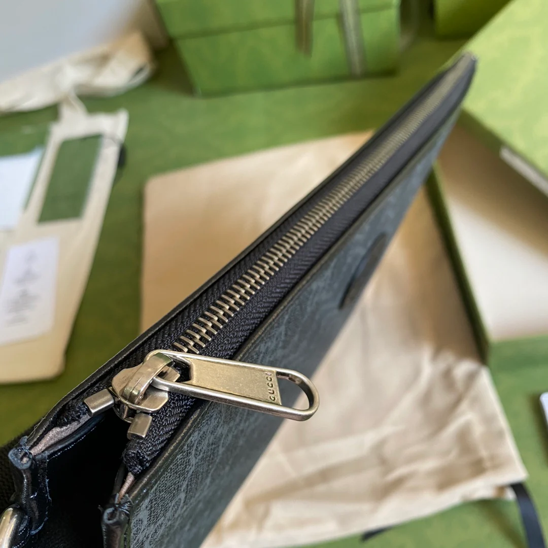 Gucci 男款手拿包