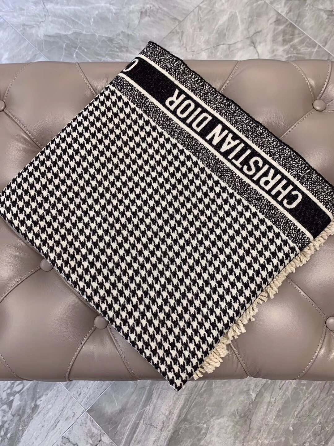 Dior - Материалы высшего качества - Квадратный шарф/шаль в клетку ?гусиная лапка?, 140 см - 57 - Кашемир - 53 - Шерсть