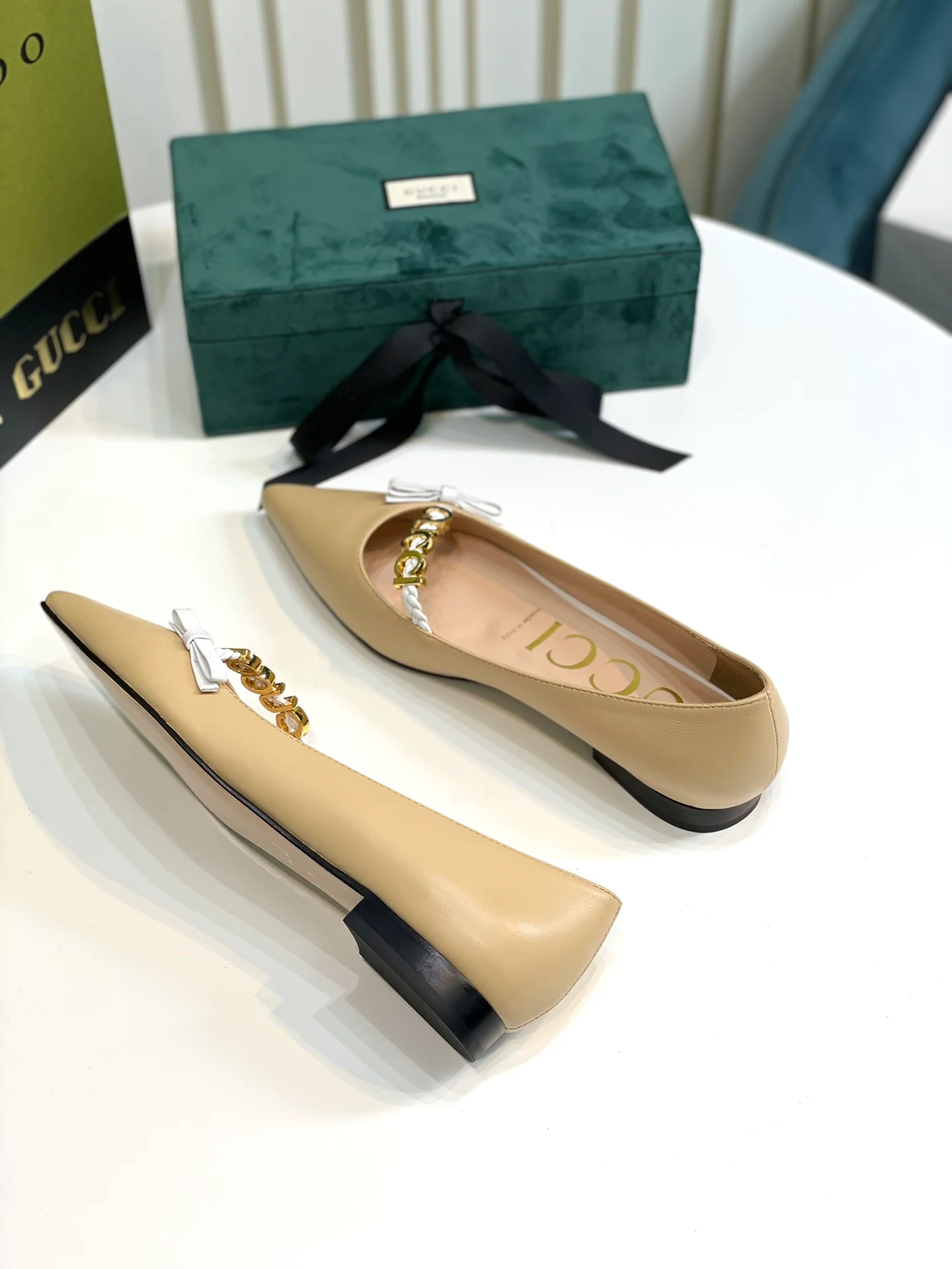 балетки Gucci с острым носком