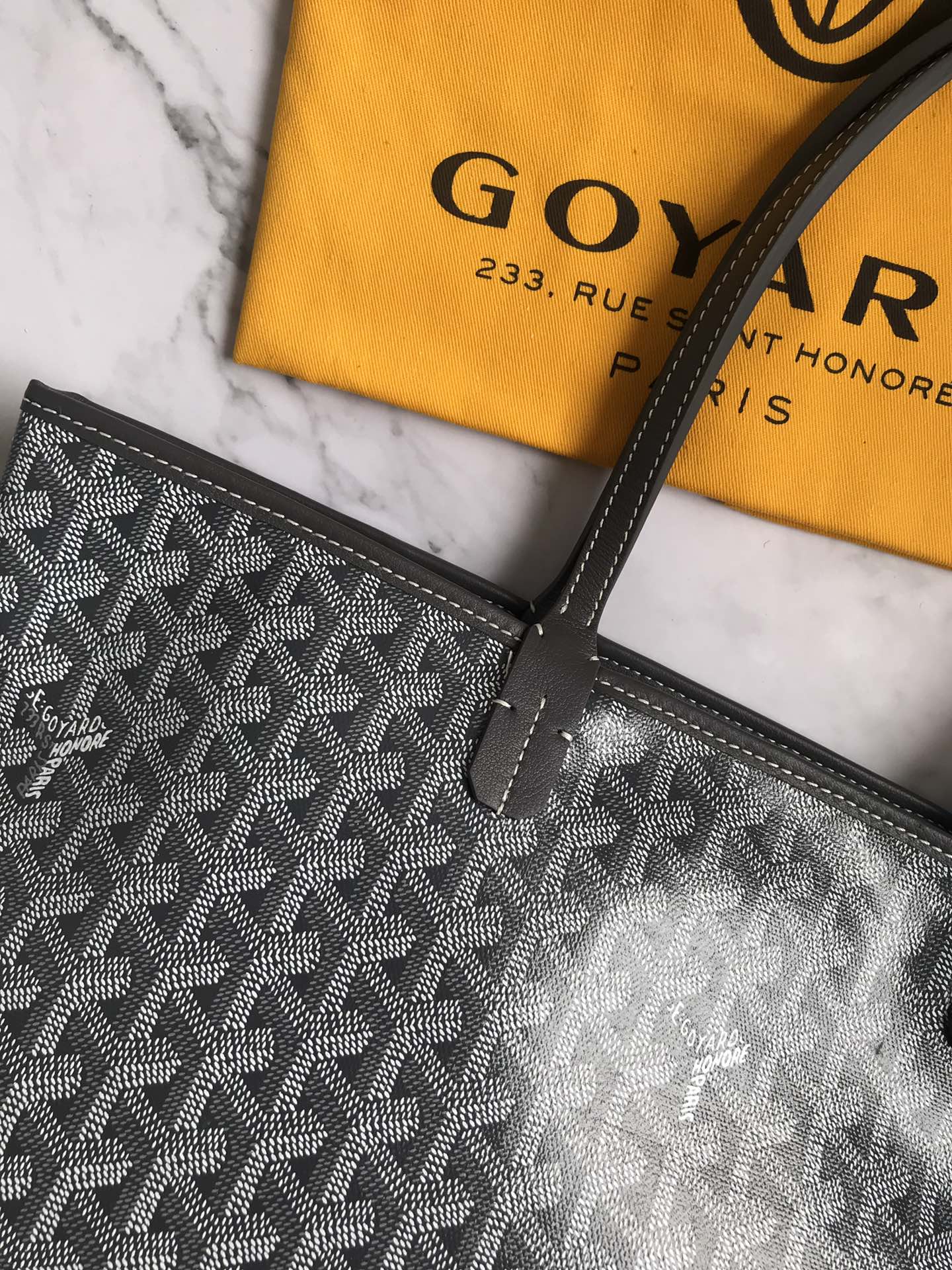 Маленькая сумка-тоут Goyard на молнии - серая