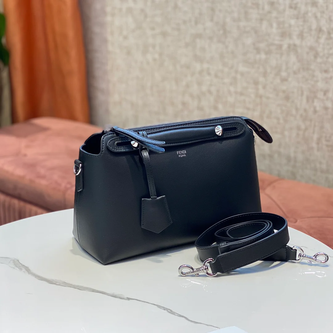 Сумка Fendi by the Way Boston - черная