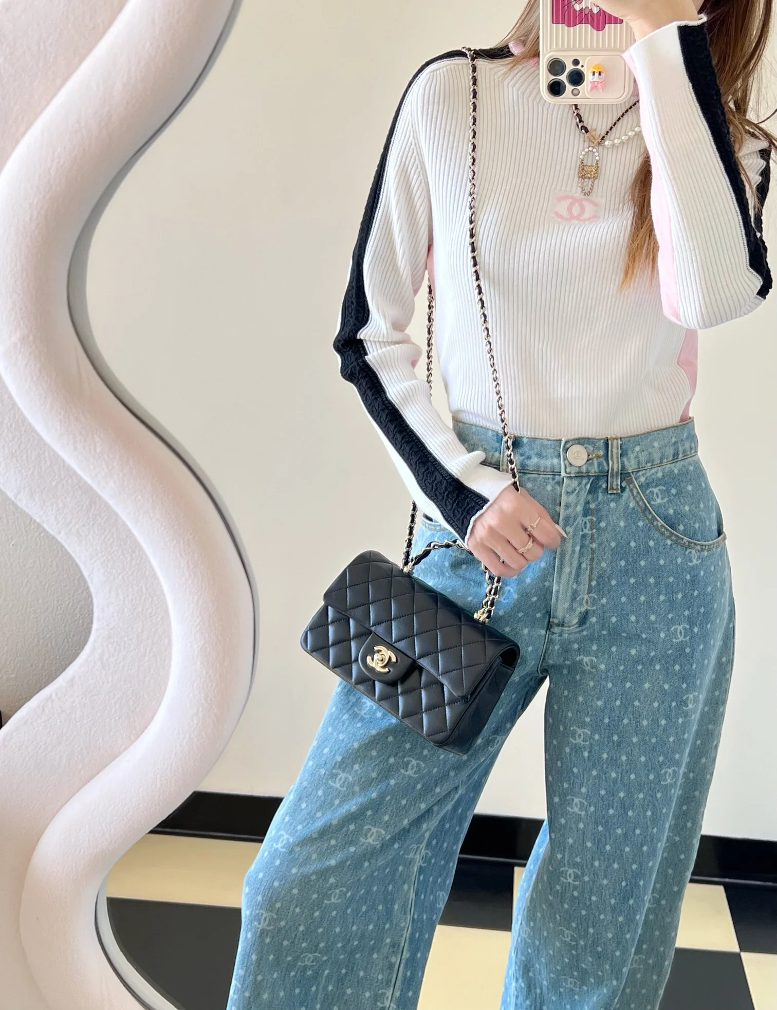 Chanel - Сумка с двойной С-образной ручкой и клапаном CF - Черная