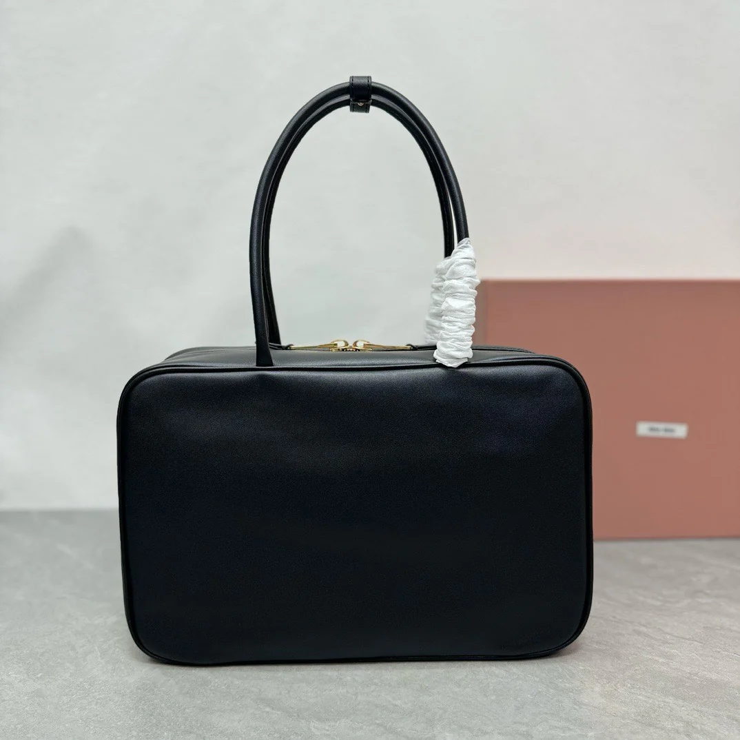 Портфель Miu Miu 5bb117 с длинной ручкой, полностью кожаный, черный.