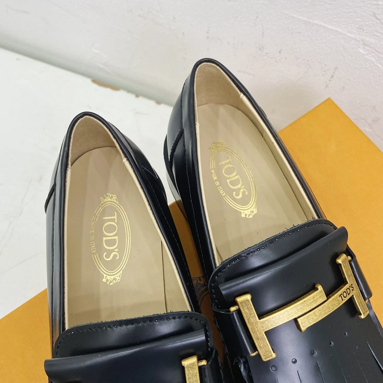 Лоферы Tods с двойной Т-образной кисточкой и слипонами