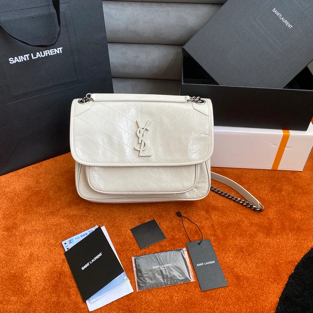 Сумка-мессенджер YSL-niki, белая кожа с серебряной цепочкой, кожа с покрытием, 28 см.