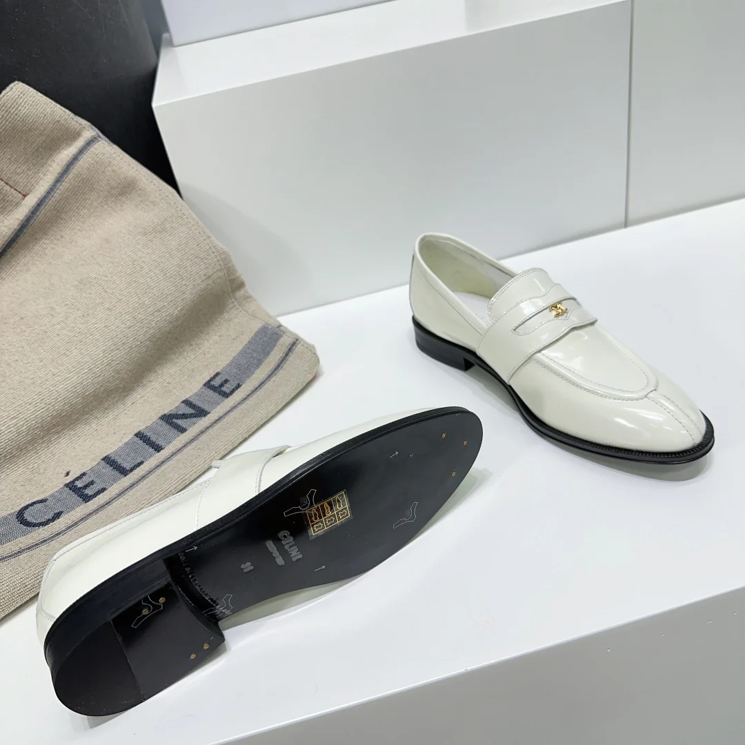 Новинка сезона осень/зима 2023 от Celine - туфли унисекс в стиле 