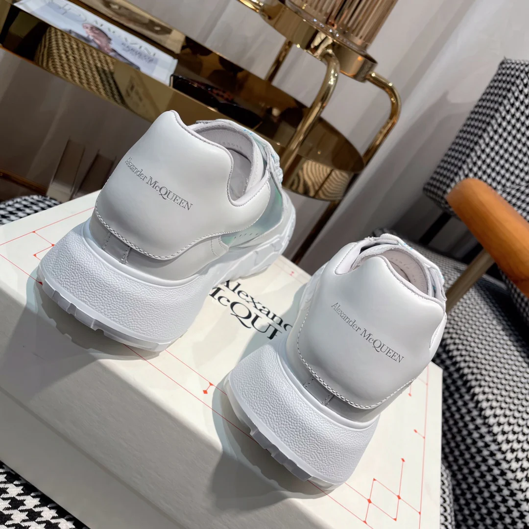 McQueen - Новые кроссовки - White Tail