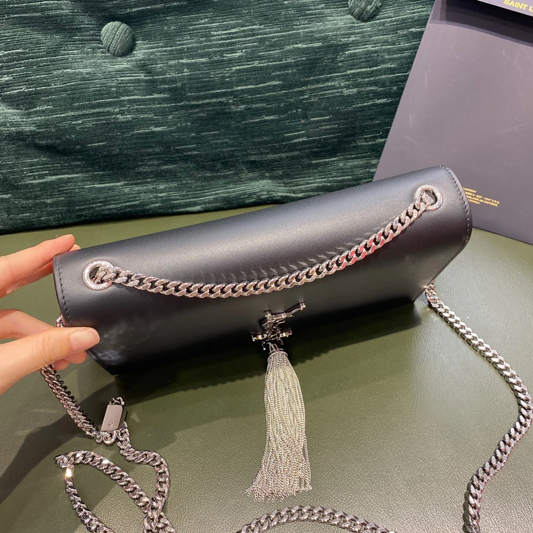 Черная сумка-кроссбоди YSL Kate с цепочкой и серебряной пряжкой